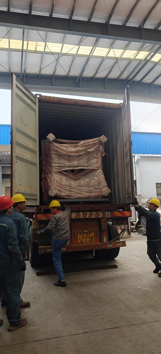 POLYC MACHINE industrial equipment container loading